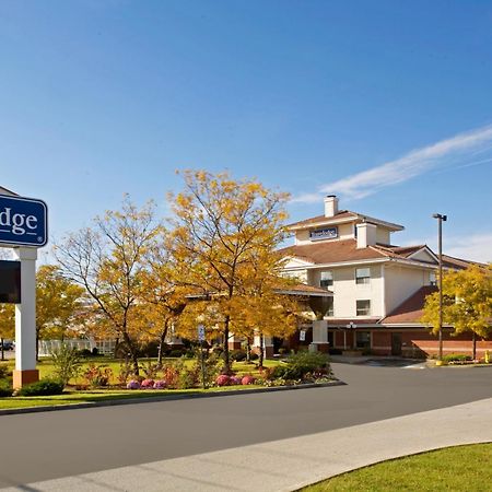 Travelodge By Wyndham Oshawa Whitby Exterior photo