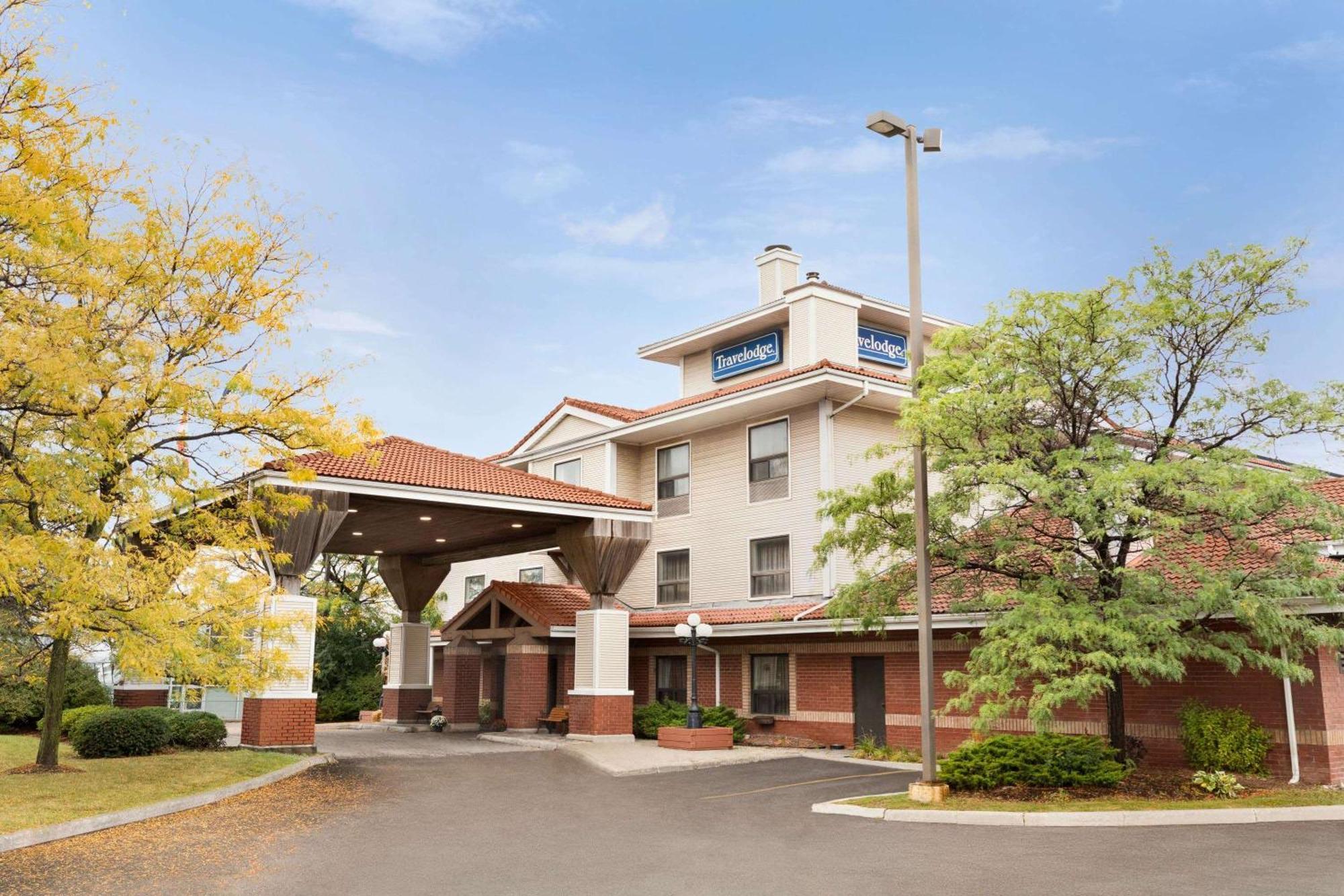 Travelodge By Wyndham Oshawa Whitby Exterior photo