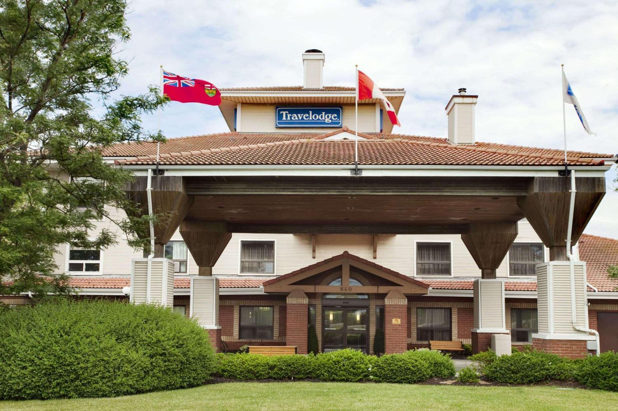 Travelodge By Wyndham Oshawa Whitby Exterior photo