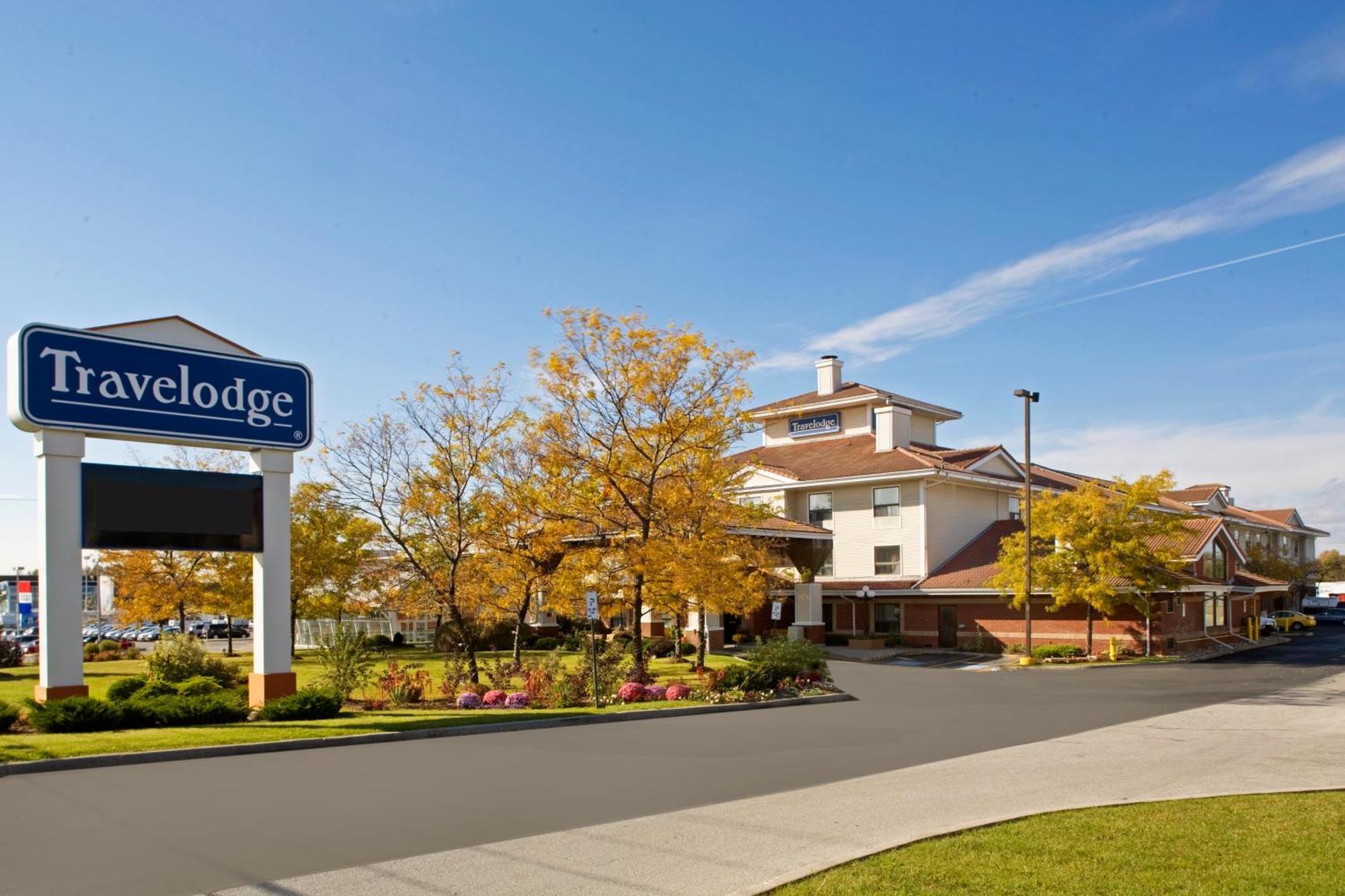 Travelodge By Wyndham Oshawa Whitby Exterior photo